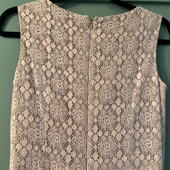 Jones NY beautiful summer dress! Peach colored lace. knee length. Size 4. - Picture 4 of 6